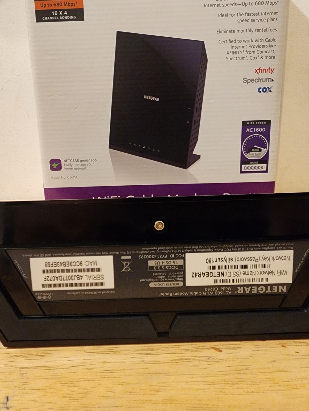 Netgear Nighthawk 6250 Cable Modem Router AC1600 Wi-Fi DOCSIS 3.0 - Picture 2 of 12